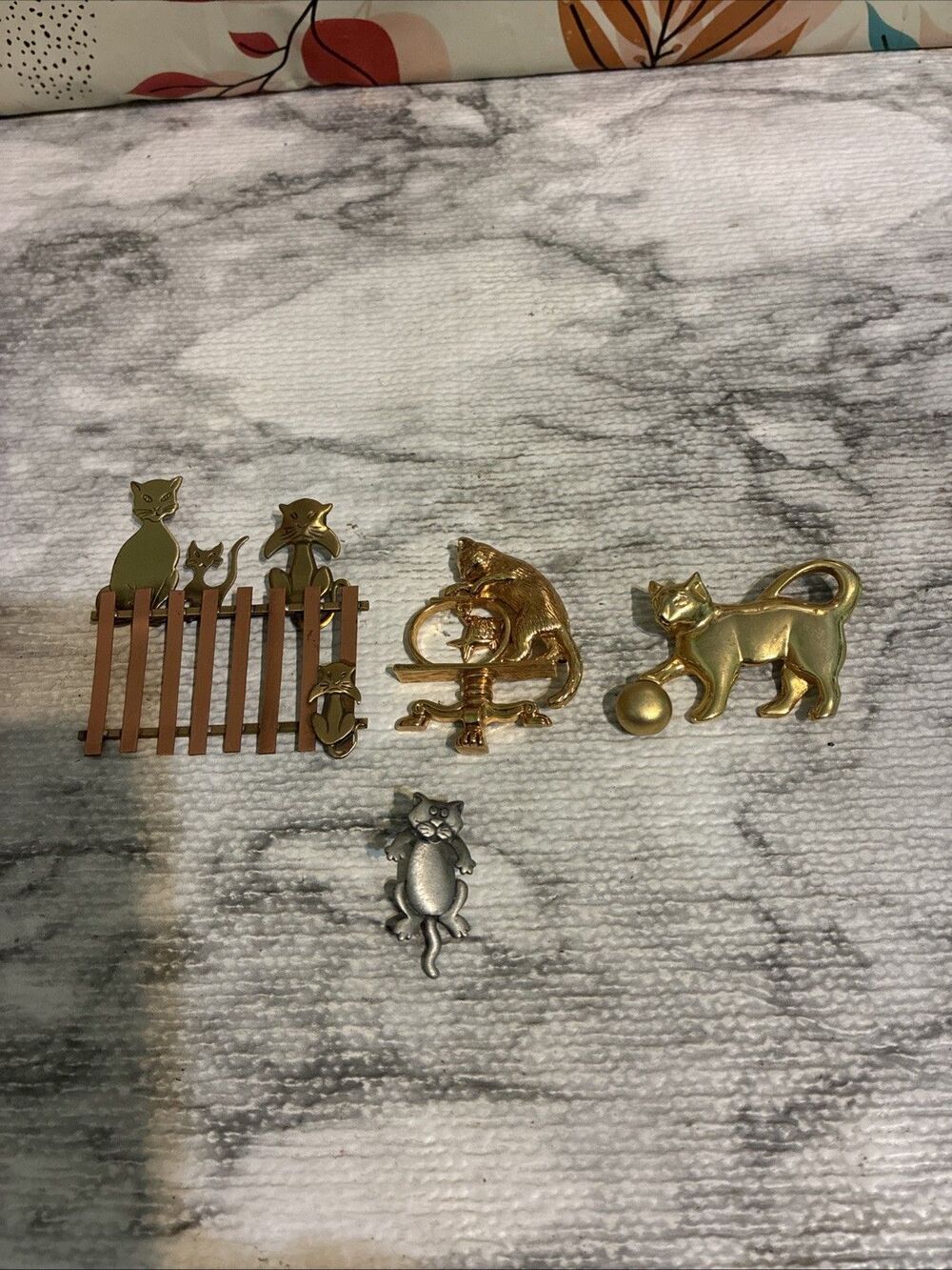 Lot Of Cat Brooches  (3)